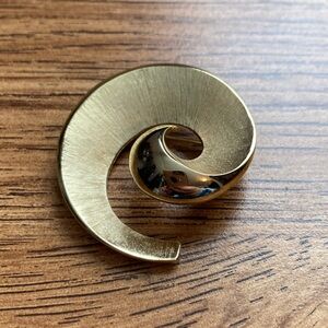 Vintage Goldtone Trifari Brooch